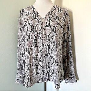 Express Women’s Snakeskin Print Quarter Zip V-Neck Blouse Size L
